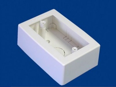 [ACC698974] Caja plastica tmk s1 thorsman 7902-02001 color blanco de pvc auto extinguible  con fondo, incluye  taquete y pija para su fijaci